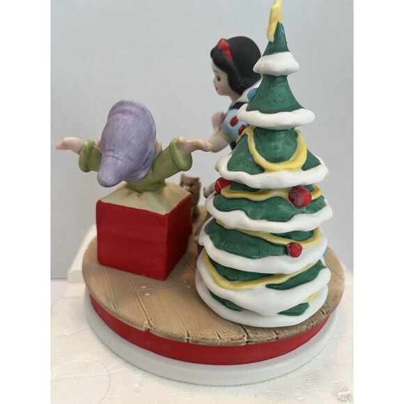 Snow Whites Surprise Christmas 1987 Disney Holiday Figurine 6988/25000 Excellent - Picture 4 of 7